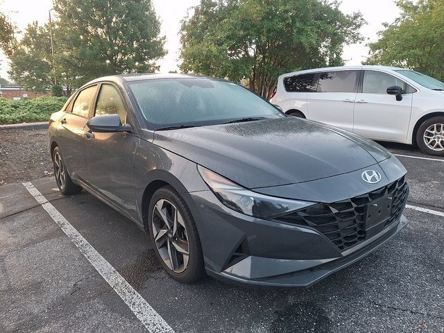 Used 2023 Hyundai Elantra SEL w/ Convenience Package FWD image 3