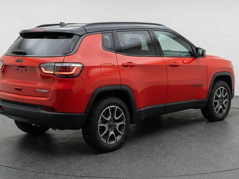 Used 2025 Jeep Compass Trailhawk AWD/4WD image 9
