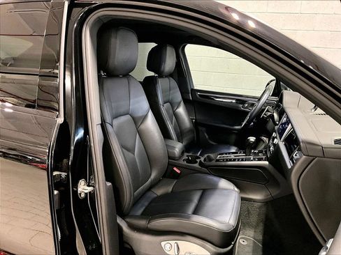 Certified 2023 Porsche Macan Turbo AWD/4WD image 12