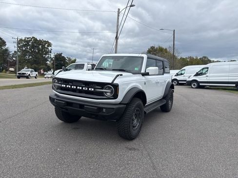 New 2025 Ford Bronco Outer Banks w/ Sasquatch Package image 17