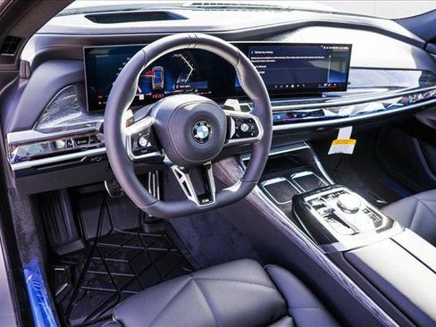Used 2025 BMW 740i xDrive image 10
