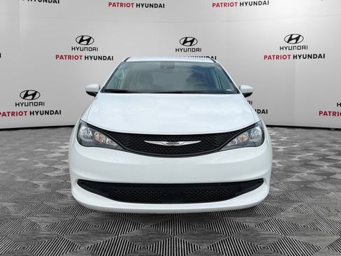 Used 2023 Chrysler Voyager LX FWD image 8