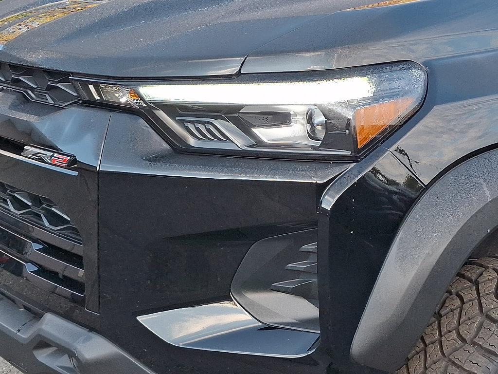 Used 2024 Chevrolet Colorado ZR2 w/ Safety Package AWD/4WD image 9