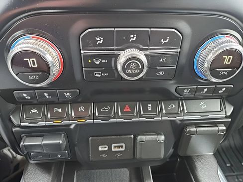 Used 2019 GMC Sierra 1500 SLT w/ SLT Premium Plus Package AWD/4WD image 17