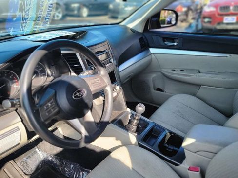 Used 2010 Subaru Outback 2.5i image 12