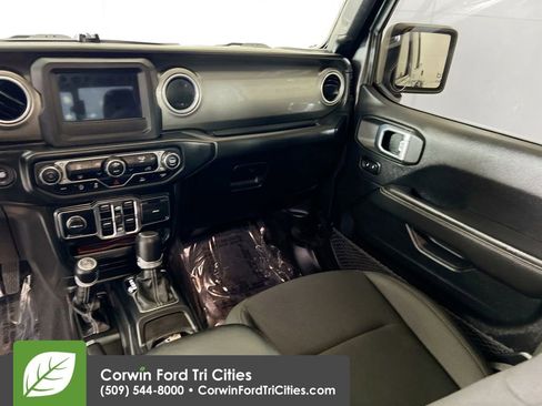 Used 2021 Jeep Gladiator Overland image 24