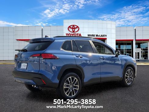Used 2026 Toyota Corolla Cross XLE FWD image 5