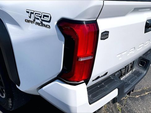 Used 2024 Toyota Tacoma TRD Off-Road AWD/4WD image 32