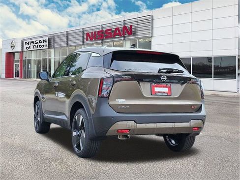 New 2026 Nissan Kicks SR image 4