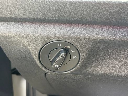Used 2019 Volkswagen Jetta SEL w/ Cold Weather Package FWD image 29