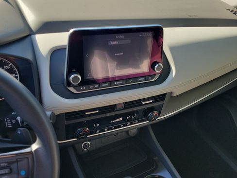 Certified 2023 Nissan Rogue SV FWD image 24