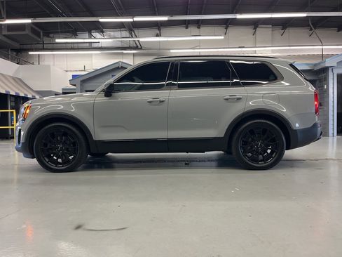 Used 2022 Kia Telluride SX w/ SX Prestige Package image 4