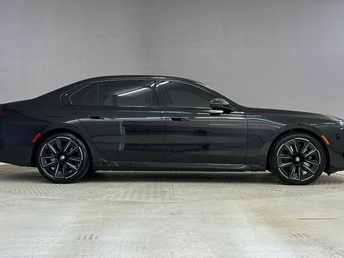 Certified 2024 BMW 740i w/ Premium Package image 7