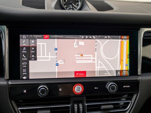 Used 2025 Porsche Macan image 17