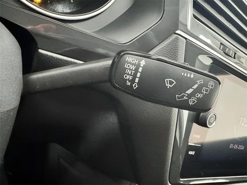 Used 2021 Volkswagen Tiguan SE w/ Panoramic Sunroof Package image 15