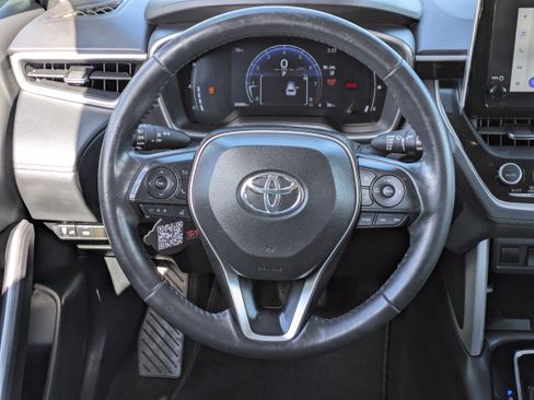 Used 2024 Toyota Corolla Cross XLE FWD image 21