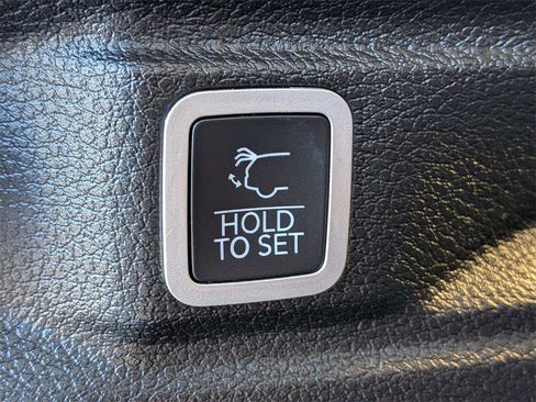 Used 2022 Jeep Grand Cherokee L Limited image 13