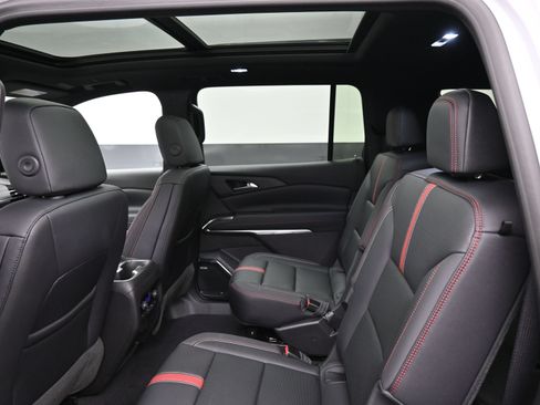 Used 2025 Chevrolet Traverse RS w/ LPO, Floor Liner Package FWD image 18