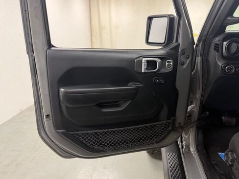 Used 2020 Jeep Gladiator Sport AWD/4WD image 16