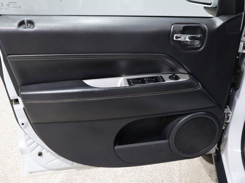 Used 2015 Jeep Compass High Altitude image 21