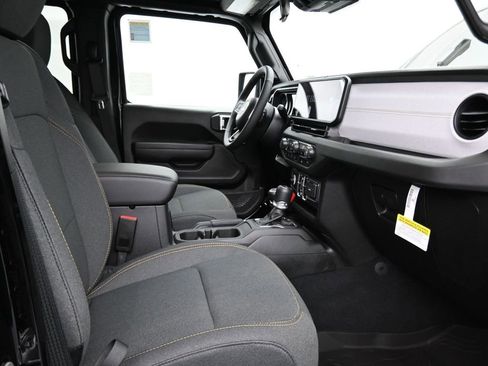 New 2025 Jeep Gladiator Sport image 17