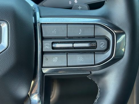 Used 2025 GMC Yukon Denali AWD/4WD image 15