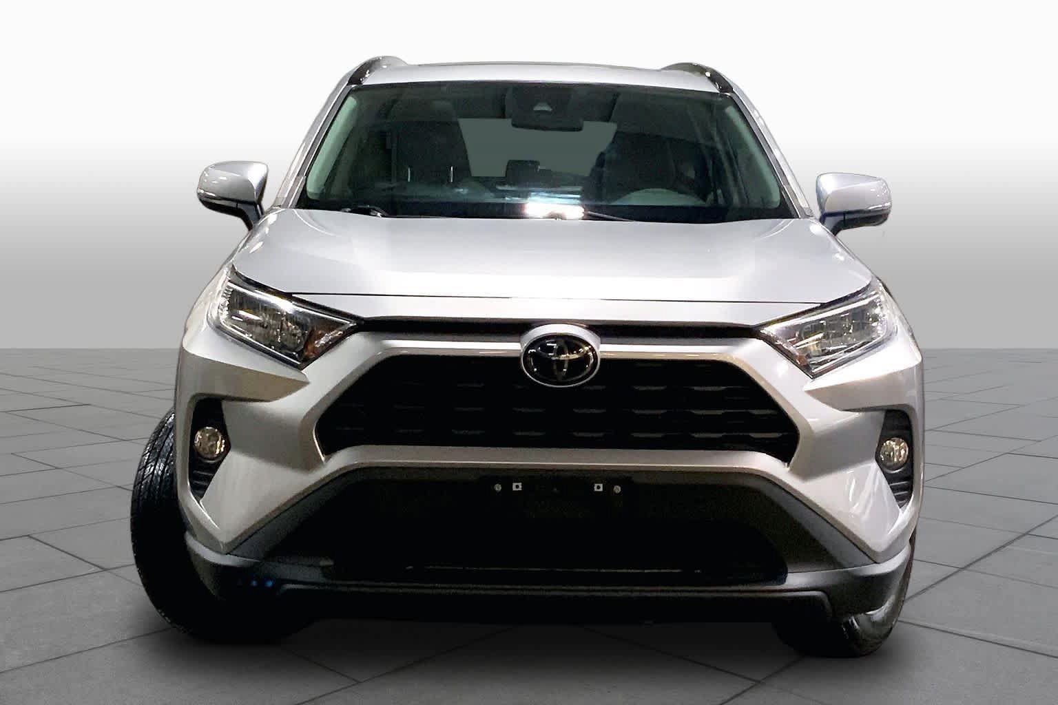 Used 2020 Toyota RAV4 XLE w/ Convenience Package AWD/4WD image 4