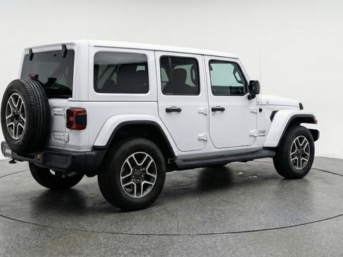Used 2025 Jeep Wrangler Sahara image 9