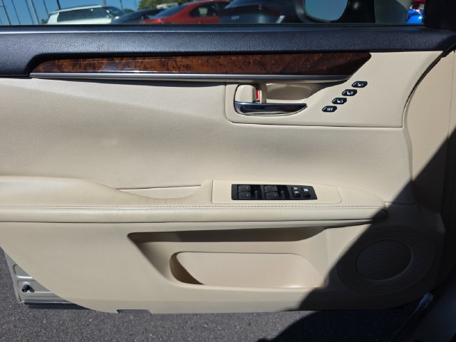 Used 2015 Lexus ES 350 w/ Luxury Package FWD image 17