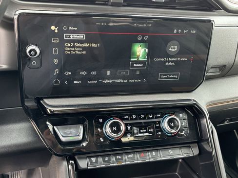 Used 2025 GMC Sierra 2500 AT4 image 16