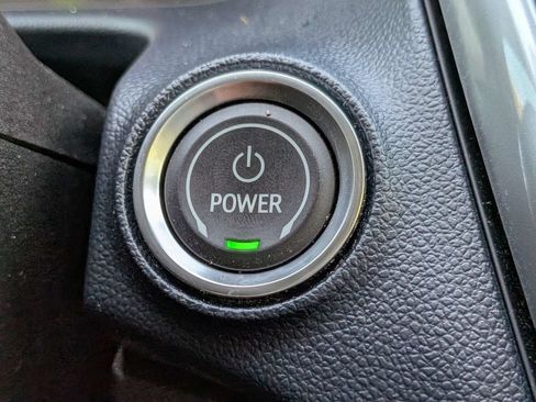 Used 2023 Chevrolet Bolt EUV Premier FWD image 29