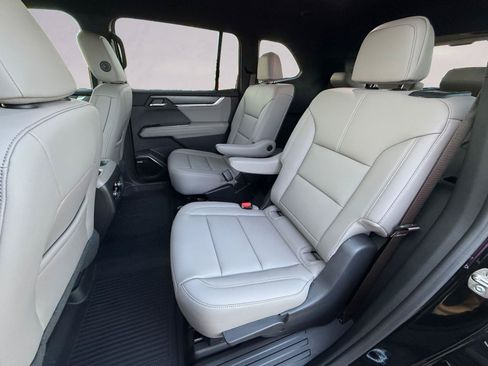 Used 2026 GMC Acadia Elevation w/ Elevation Premium Package FWD image 13