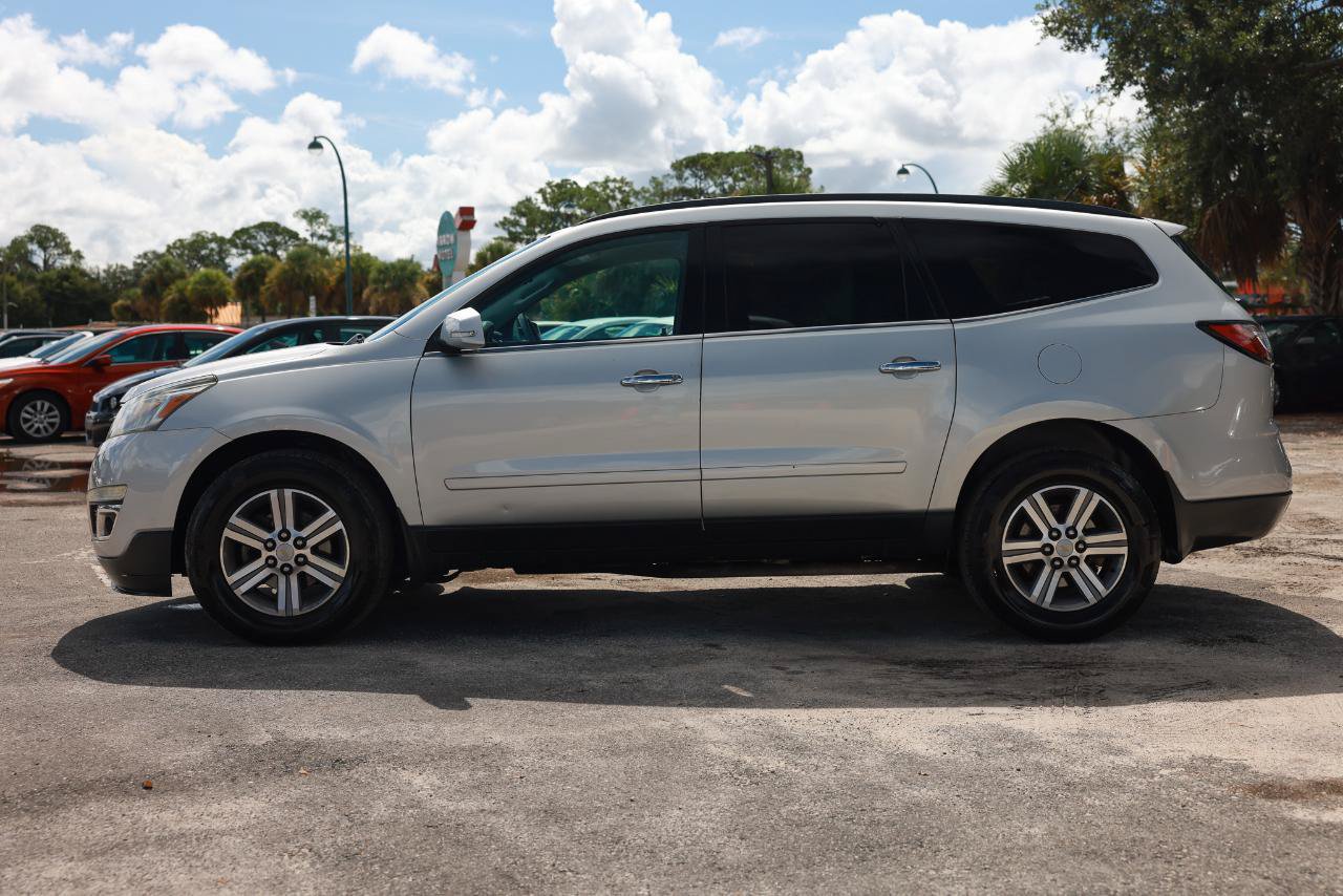 Used 2015 Chevrolet Traverse LT FWD image 3