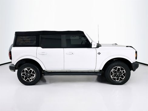 Used 2022 Ford Bronco Outer Banks image 9