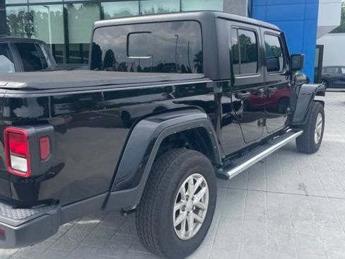 Used 2023 Jeep Gladiator Sport AWD/4WD image 5