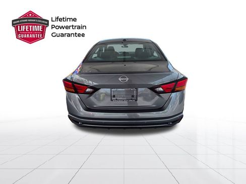 Used 2025 Nissan Altima 2.5 SV FWD image 8