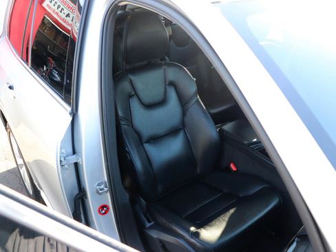 Used 2016 Volvo XC90 T6 Momentum image 16