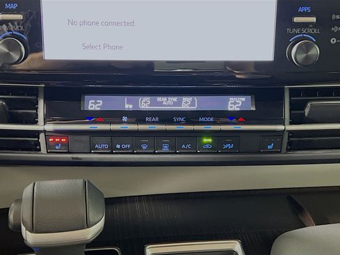 Used 2024 Toyota Sienna XLE image 26