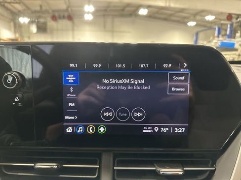 Used 2024 Chevrolet Trax RS w/ Sunroof Package FWD image 16