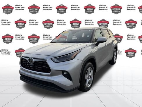 Used 2023 Toyota Highlander LE image 1