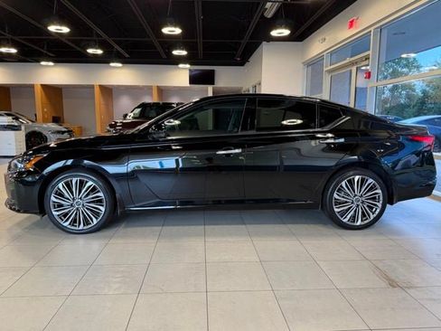 Used 2023 Nissan Altima 2.5 SL AWD/4WD image 7