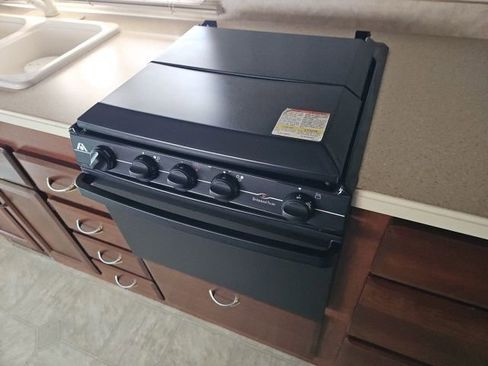 Used 2005 Ford E-450 and Econoline 450 image 24