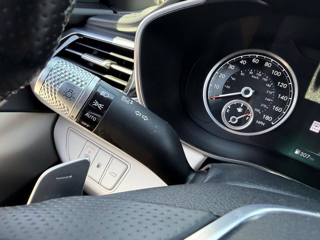 Certified 2025 Genesis G70 2.5T AWD/4WD image 27