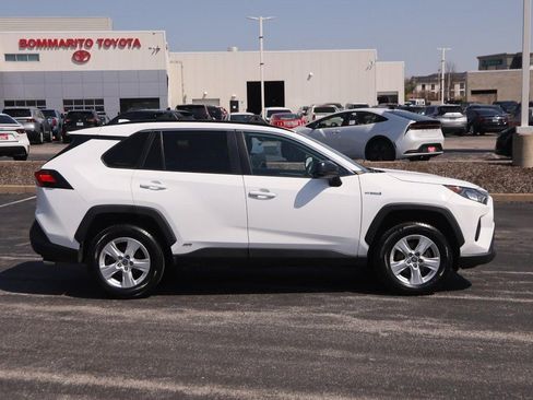 Used 2021 Toyota RAV4 LE image 5