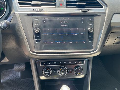 Used 2021 Volkswagen Tiguan S image 18