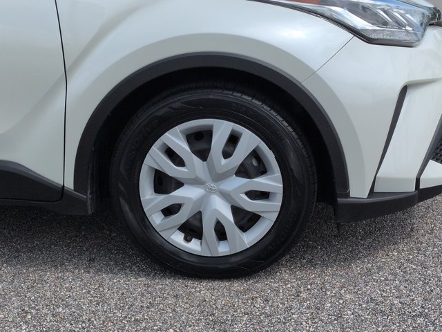Used 2020 Toyota C-HR LE FWD image 12