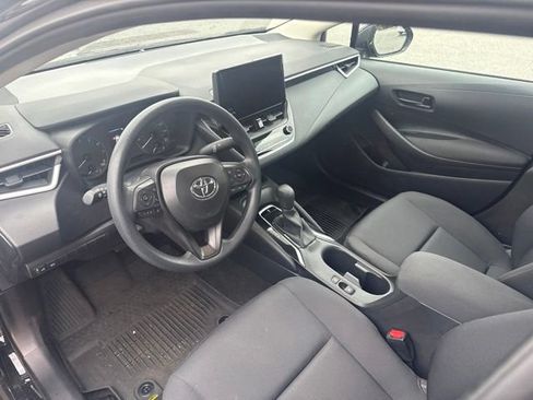Used 2025 Toyota Corolla LE FWD image 3