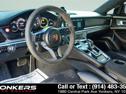 Used 2019 Porsche Panamera GTS image 40