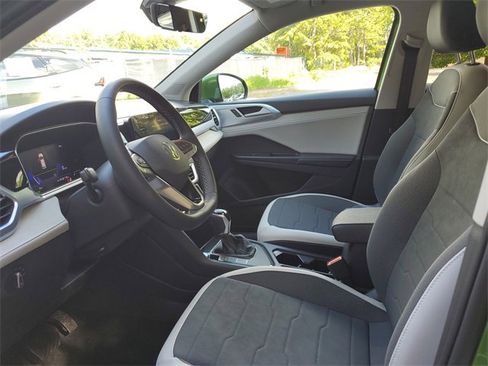 New 2025 Volkswagen Taos SE image 17