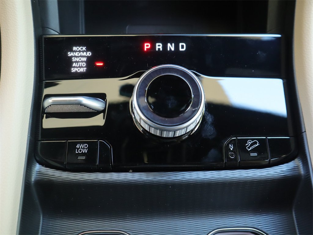 New 2023 Jeep Grand Cherokee Overland w/ Rear Seat Video Group I RWD image 16